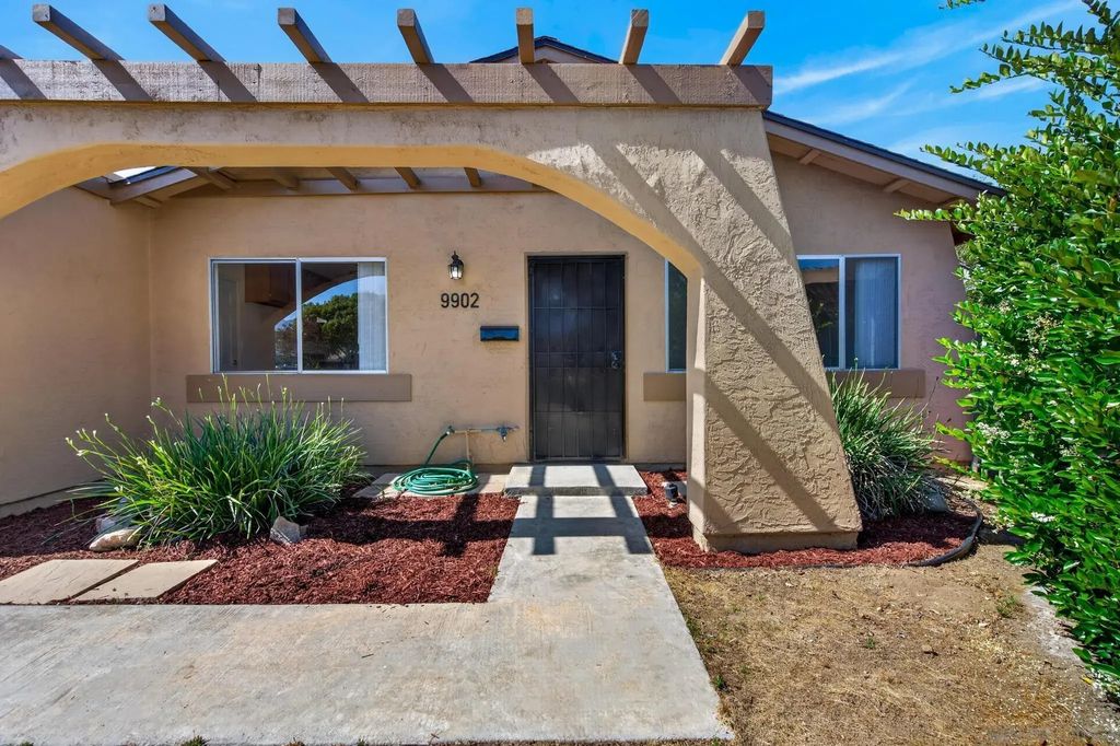 9902 Saddleback Drive, Lakeside