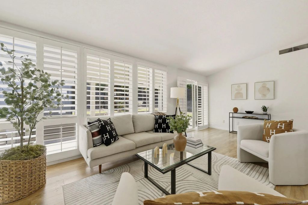 6636 Bisby Lake, SAN CARLOS