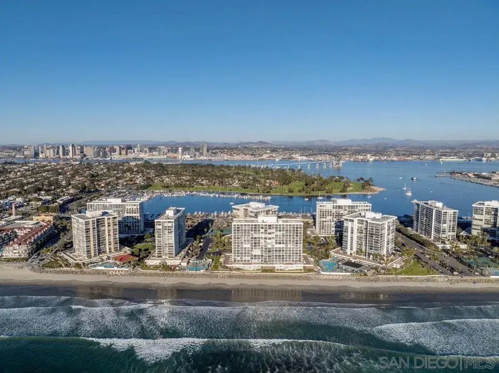 1810 Avenida Del Mundo 601, Coronado