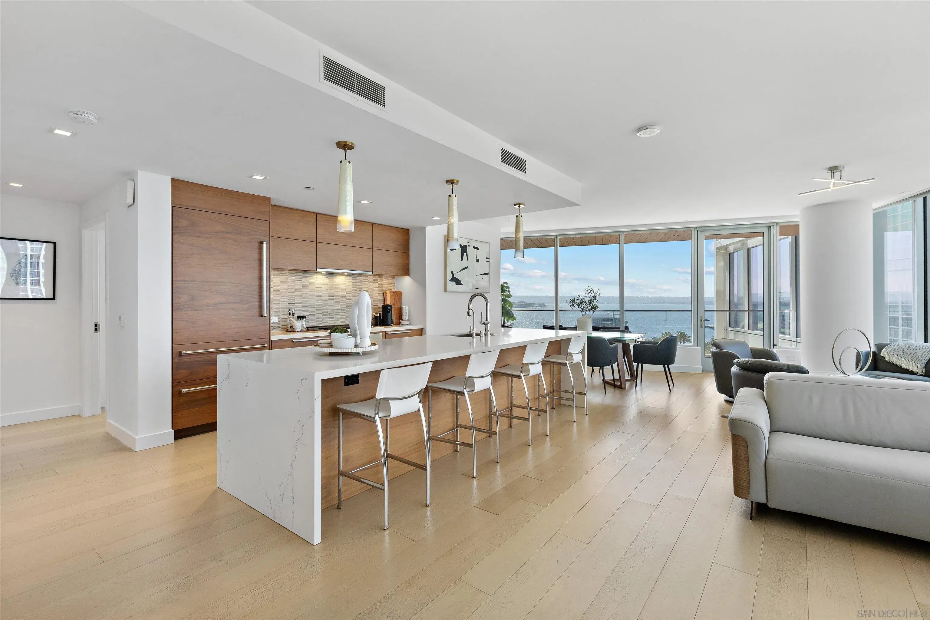 Photo of Listing #2600115