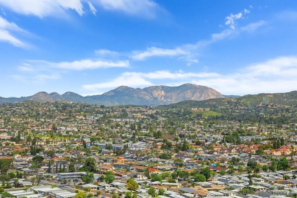 1216 Merritt Dr, El Cajon
