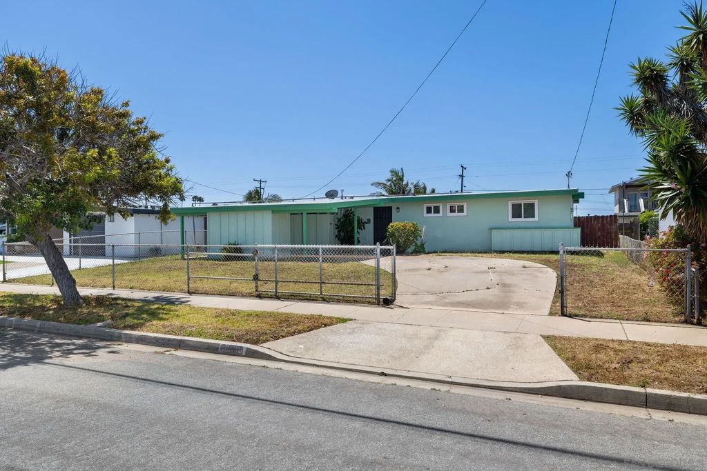 817 Holly Ave., Imperial Beach