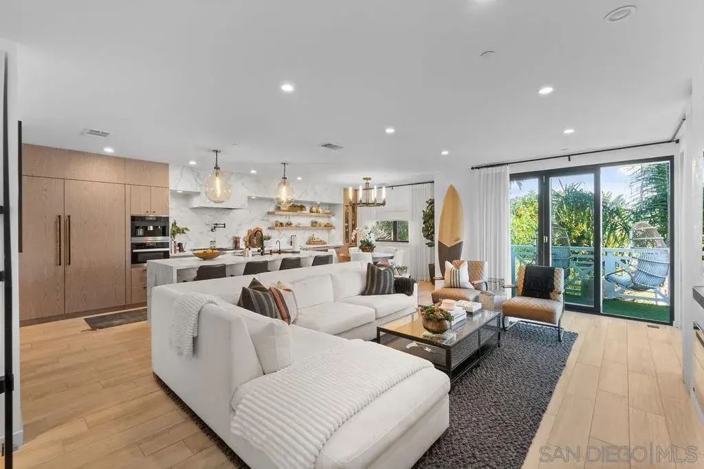 3301 Lincoln, Carlsbad