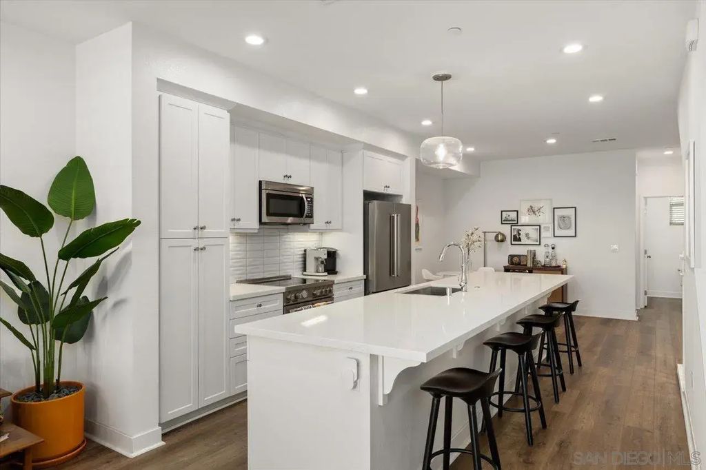 1107 Hibiscus Way, Oceanside