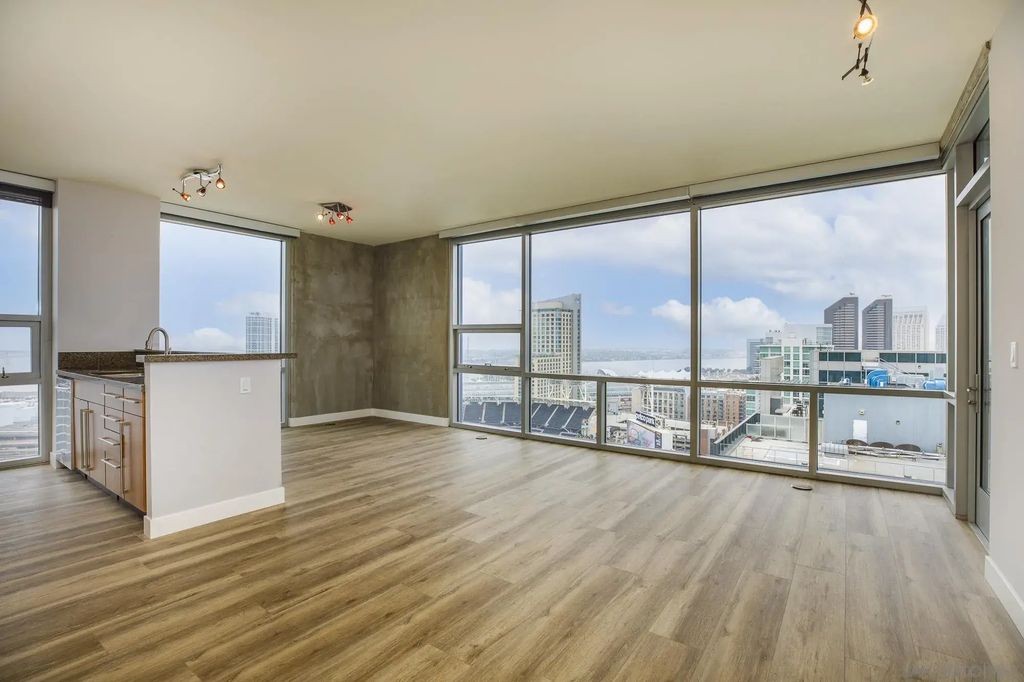 321 10th 2408, DOWNTOWN