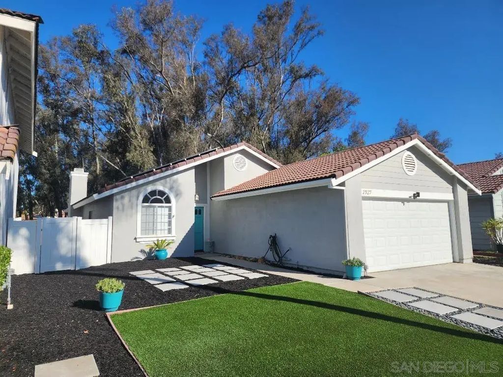 2327 Lake Forest, Escondido