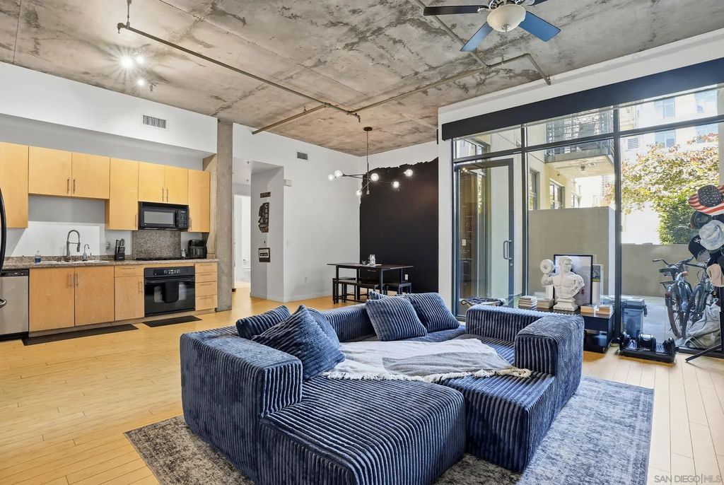1050 Island 210, Downtown (DT)