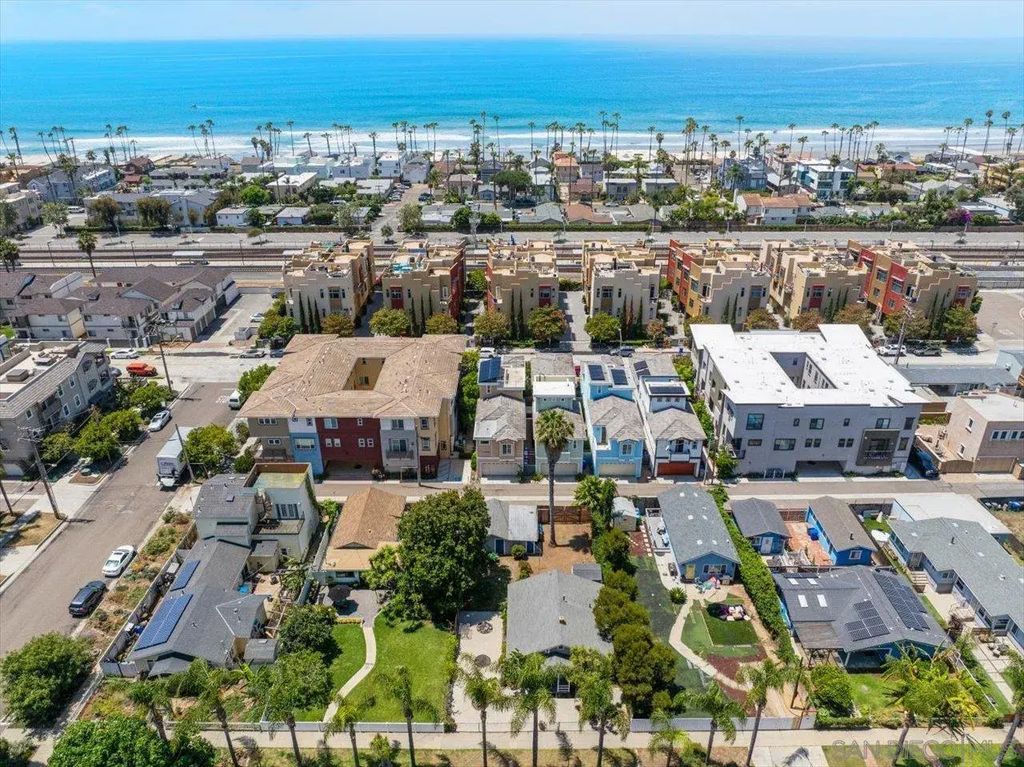 421 S Tremont St, Oceanside