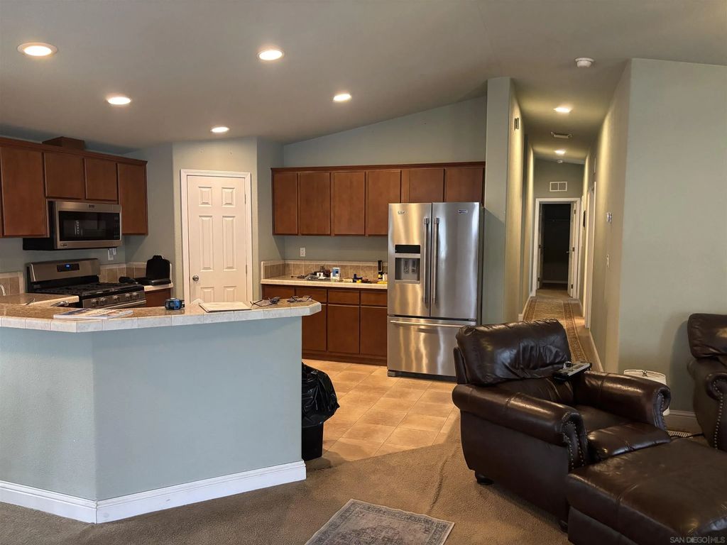 9395 Harritt Rd,144, Lakeside