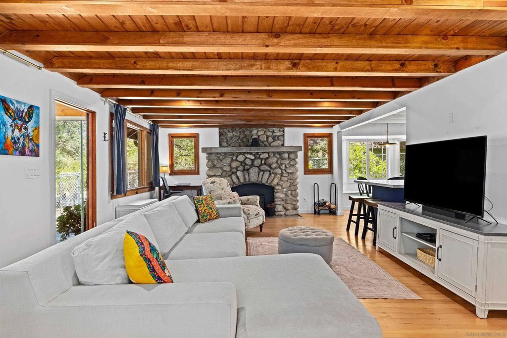 25860 Oakwood St, Idyllwild