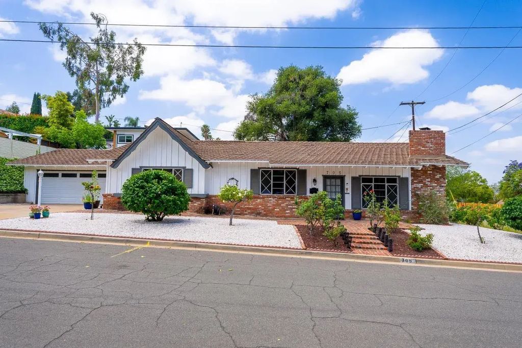 705 Beacon Pl, Escondido