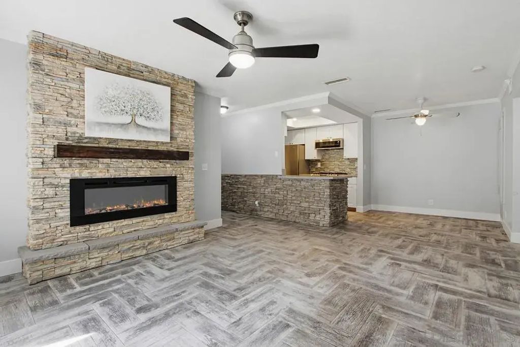 1091 Shadowridge 115, Vista