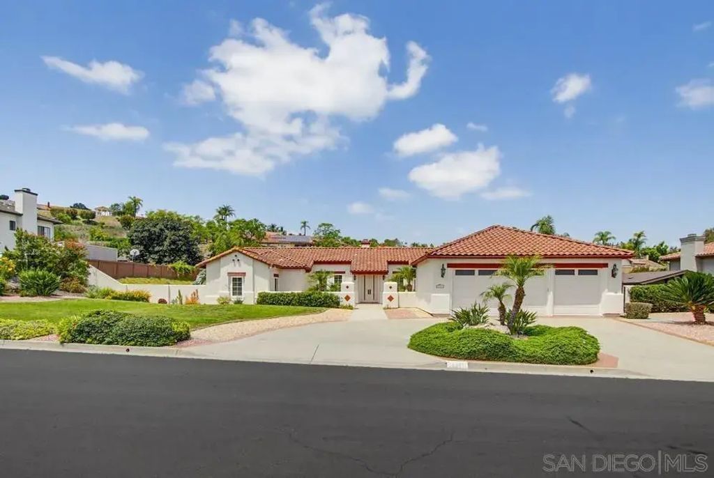 2071 Winamar, Escondido