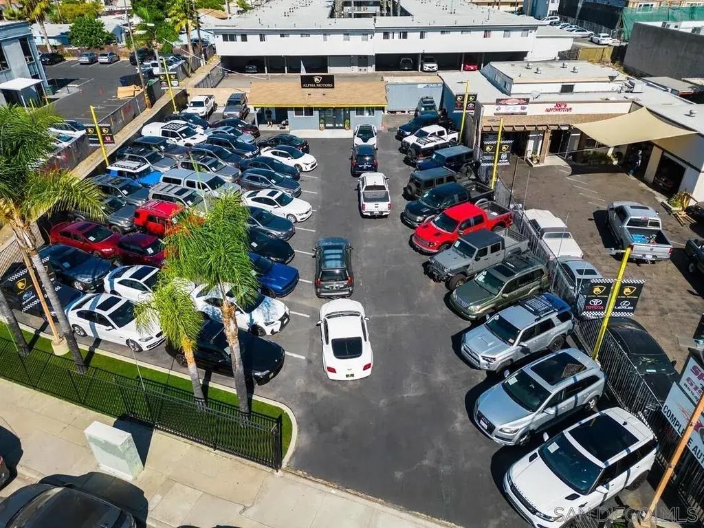 7480 El Cajon Blvd, La Mesa