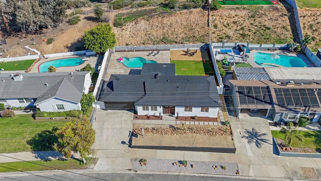 157 Thrasher Way, El Cajon