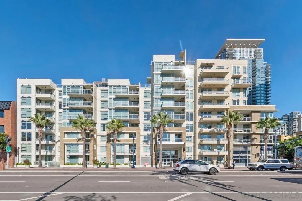 825 W Beech St 301, DOWNTOWN