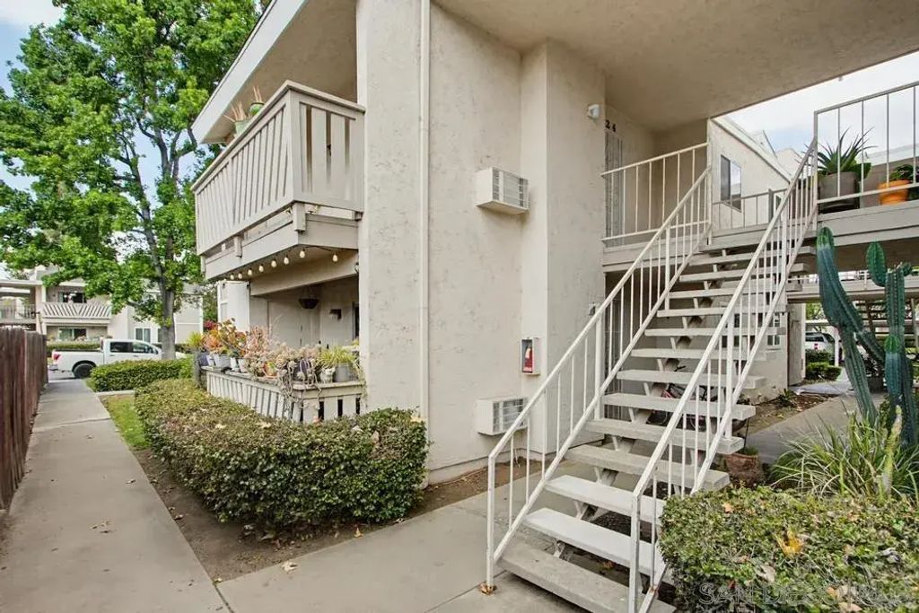 512 Sandalwood 4, Escondido