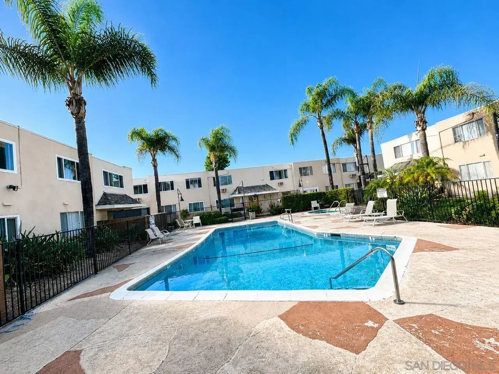 455 Ballantyne St 21, El Cajon