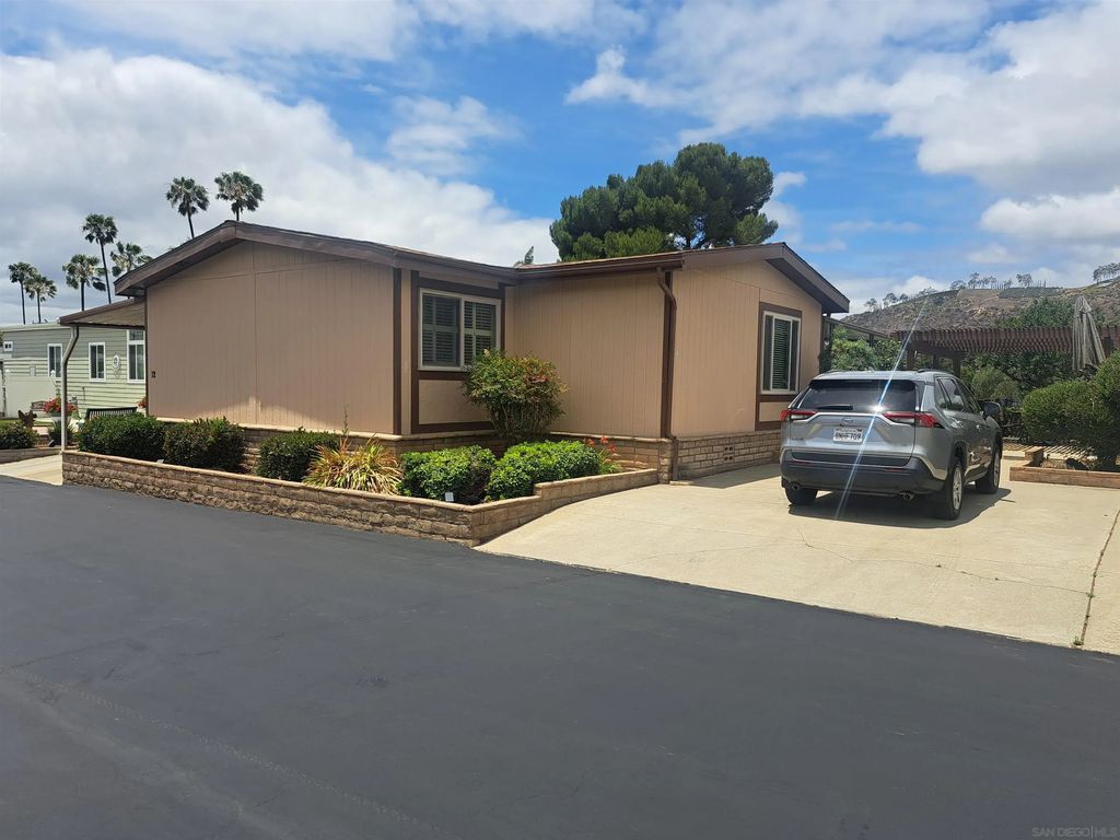 4650 Dulin Rd. #12, Fallbrook