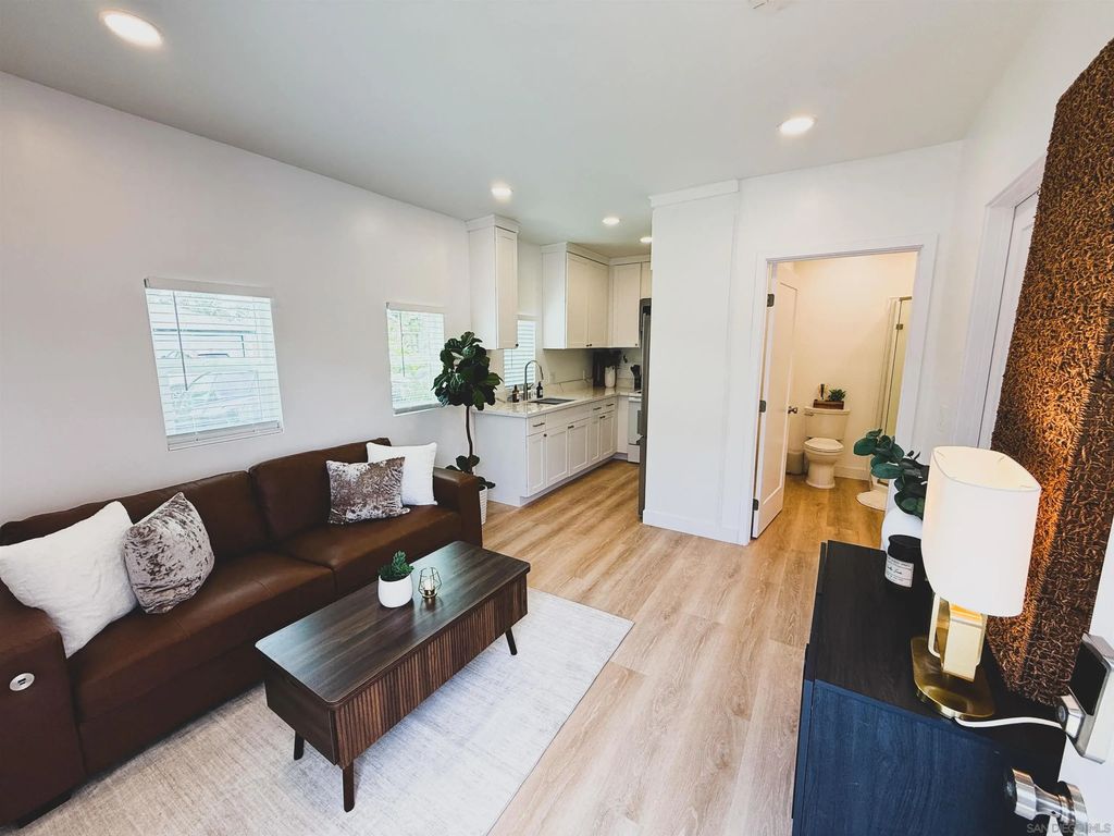 1689 Rodear Dr, SAN YSIDRO