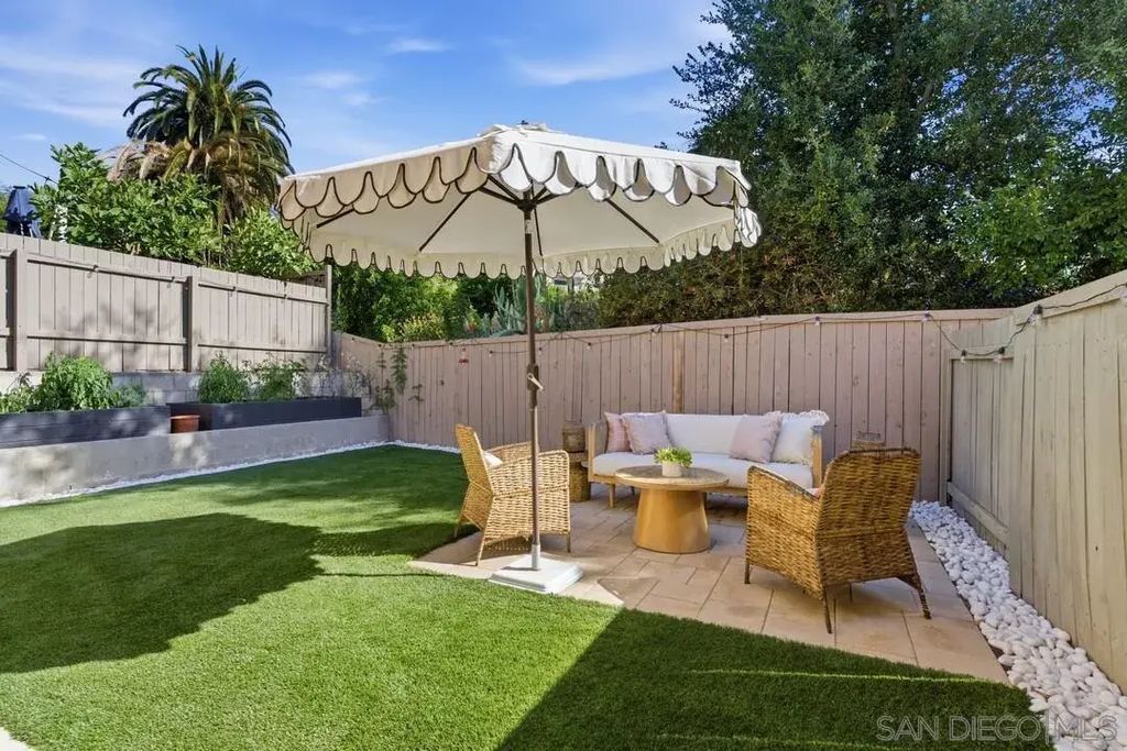 320 Ferrara Way, Vista