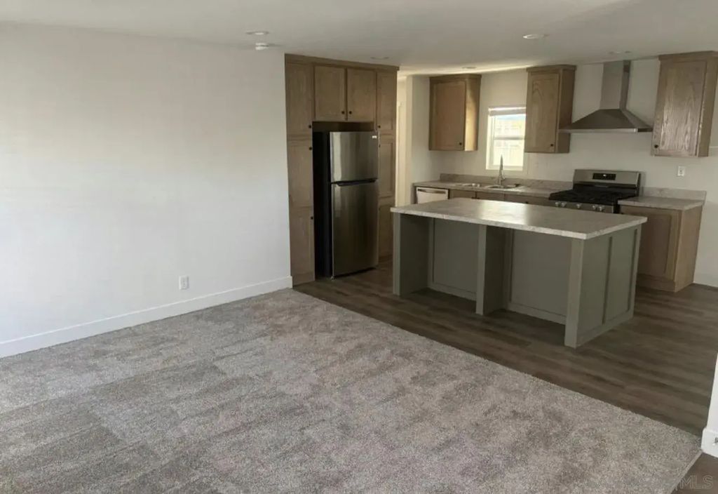 725 Thornton Avenue 31, Hemet