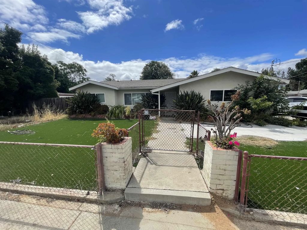 2039 E Washington, Escondido