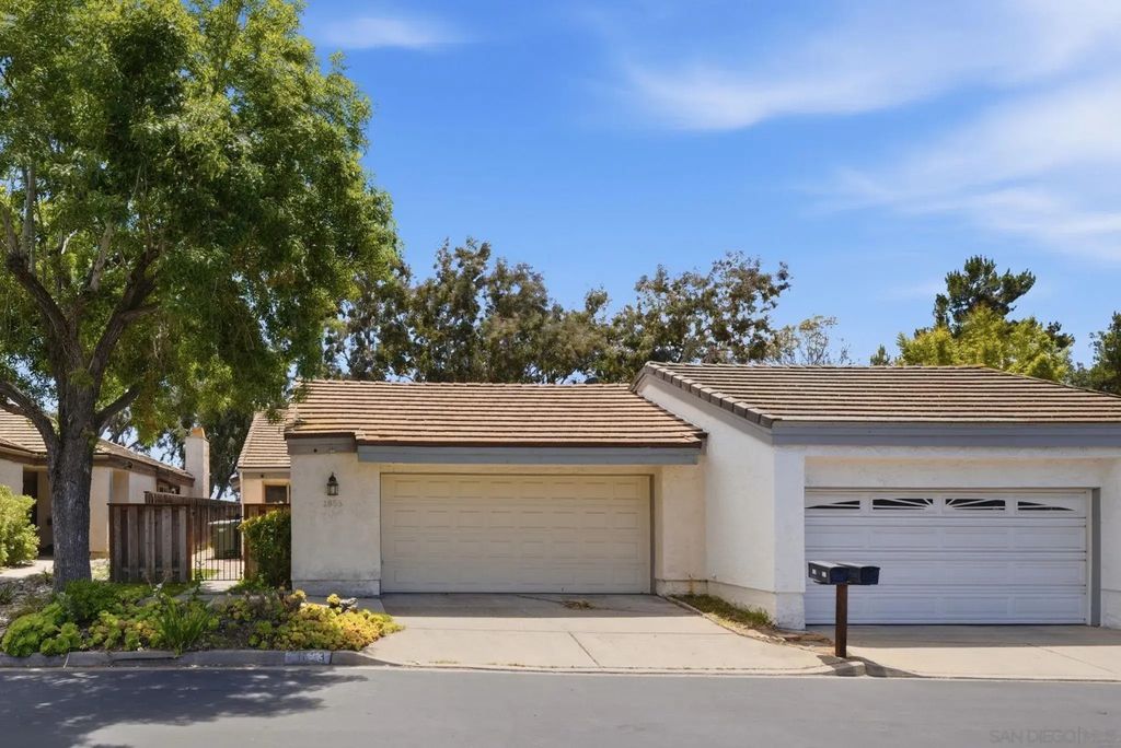 1853 Cathedral Gln, Escondido