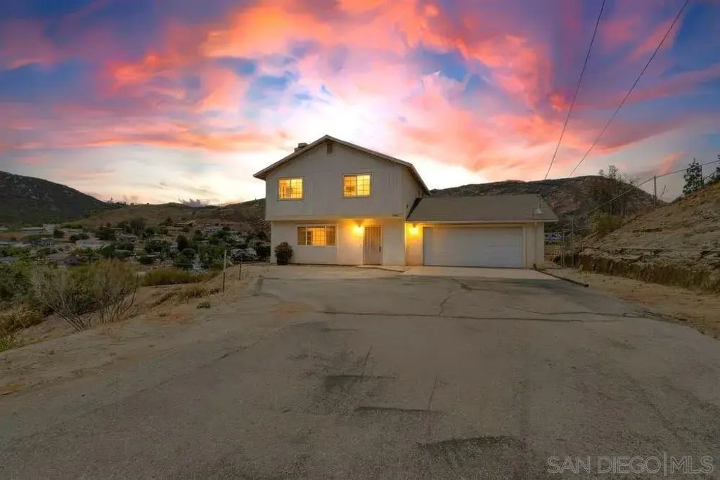 833 Cochran Trl, El Cajon