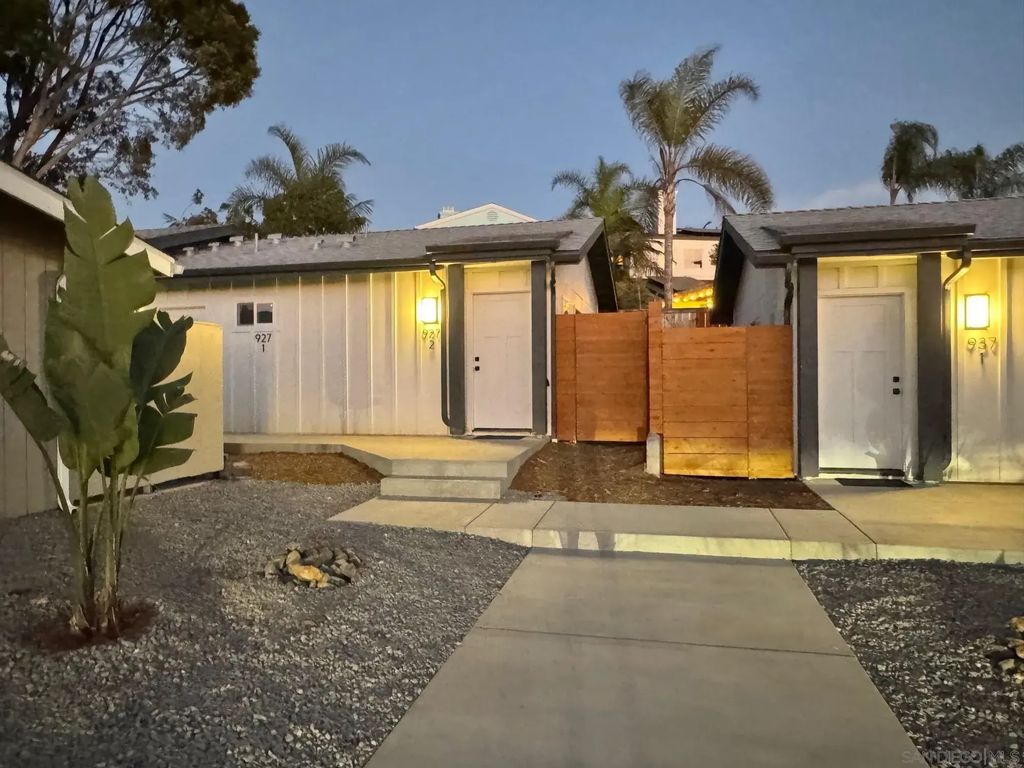 921-927 Regal Rd., Encinitas
