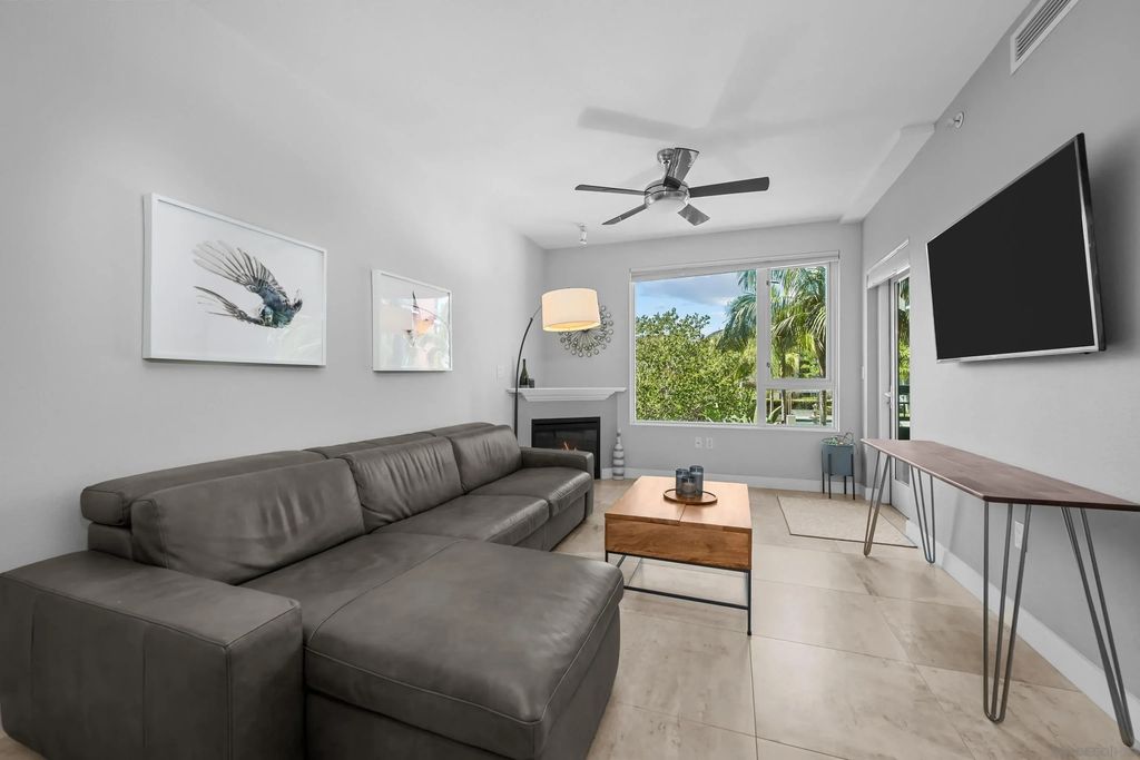 300 W Beech 204, Downtown (DT)
