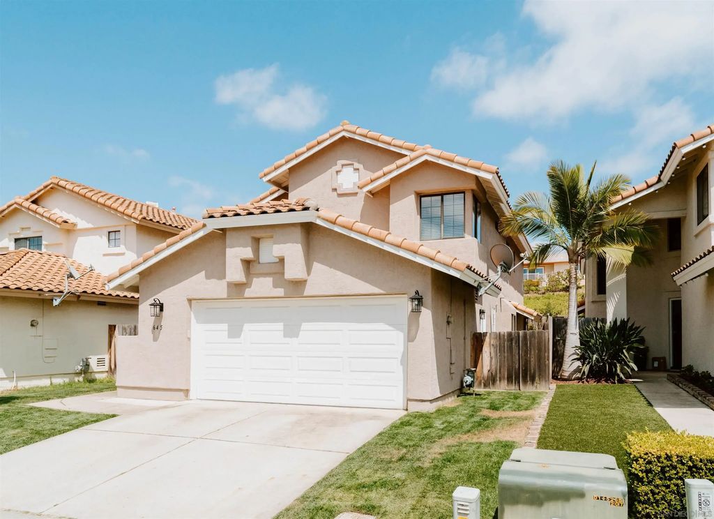 645 Paseo Rio, Vista