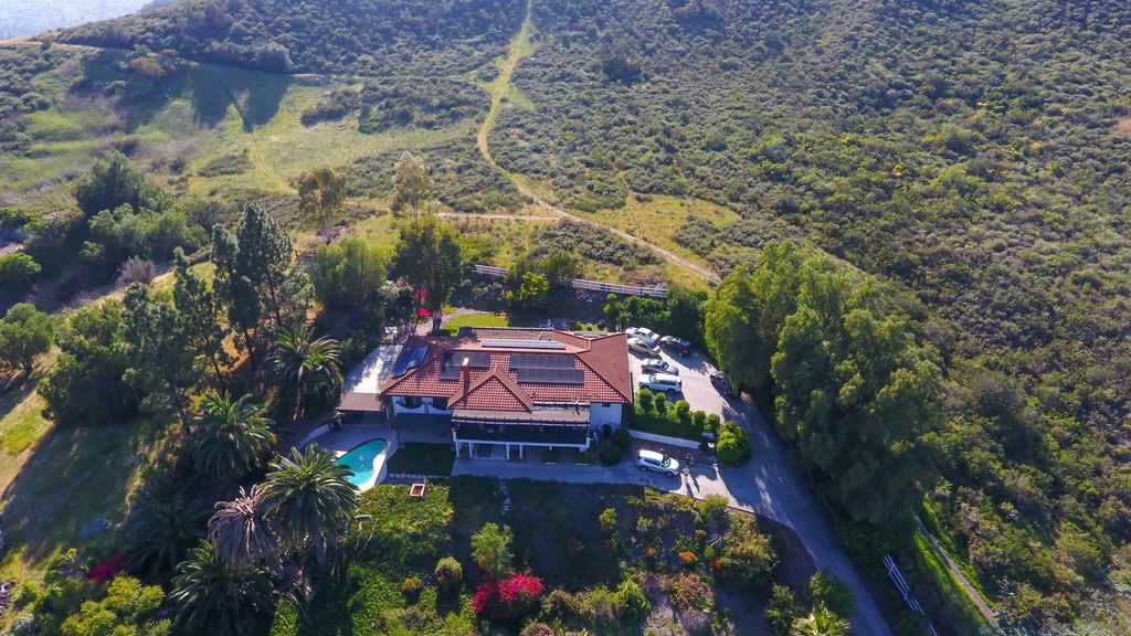 11330 Crazy Horse Dr, Lakeside