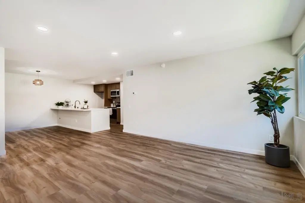 10737 San Diego Mission Rd 216, MISSION VALLEY