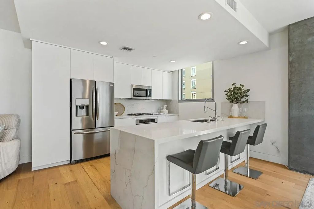 800 The Mark Ln 406, Downtown (DT)