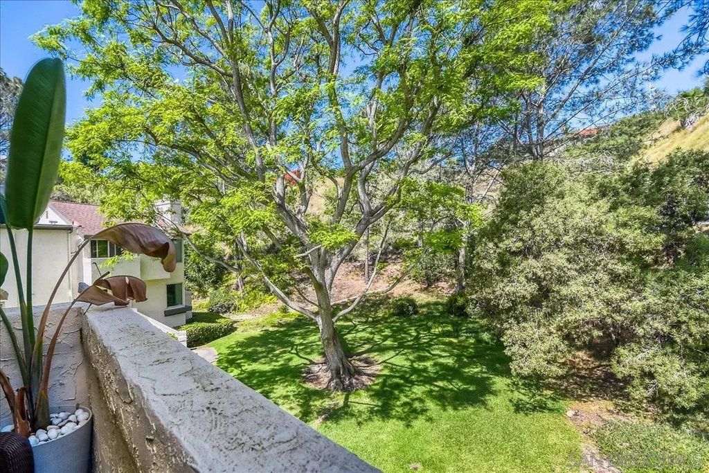 1262 River Glen Row 19, LINDA VISTA