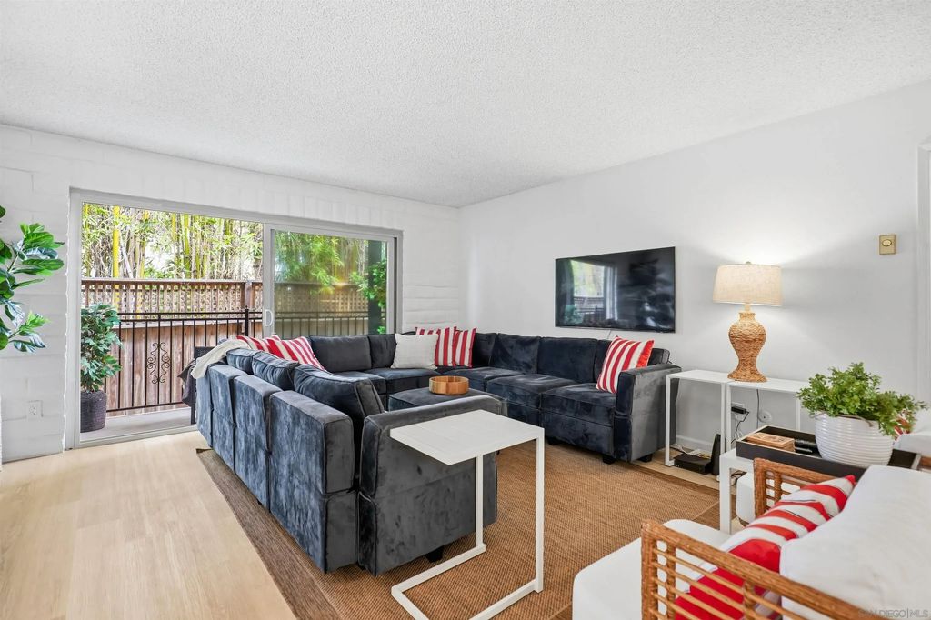 933 D Avenue, Coronado