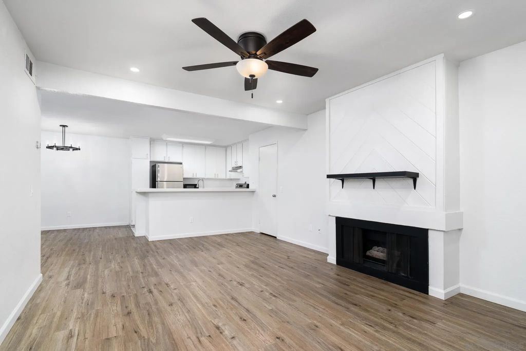 9249 Village Glen Dr. 102, SERRA MESA