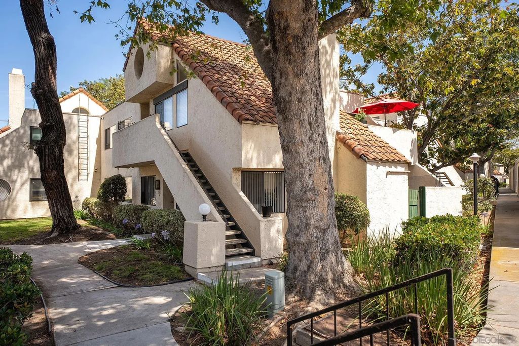 363 N Melrose A, Vista