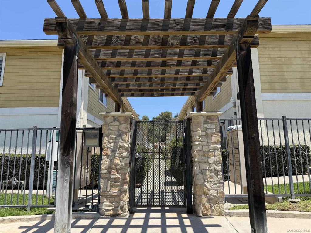 9220 Kenwood F, Spring Valley