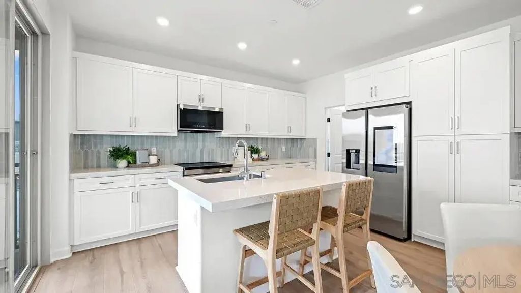 323 Honeysuckle, Oceanside
