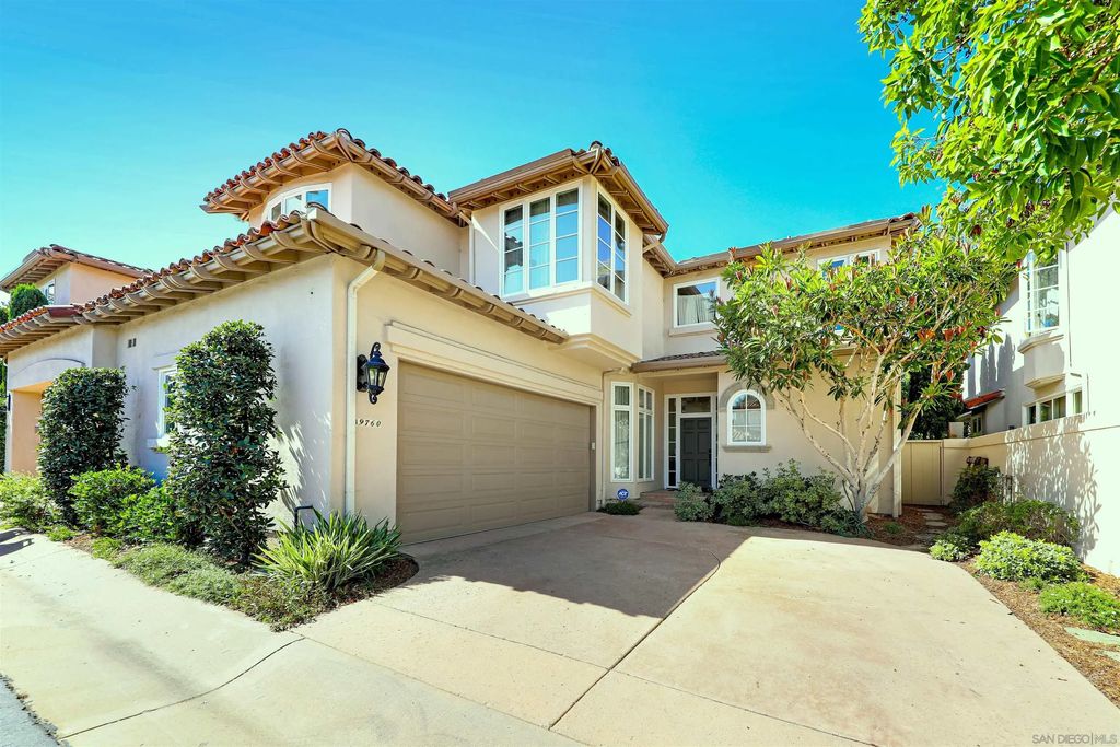 9760 Claiborne Sq, La Jolla