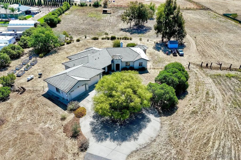 1335 Magnolia Avenue, Ramona