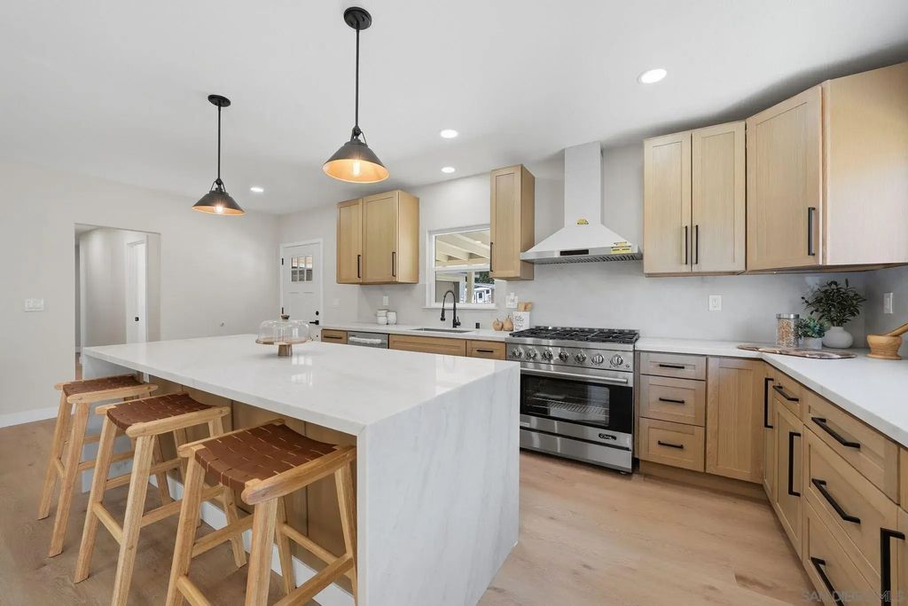 14212 Tobiasson Rd, Poway
