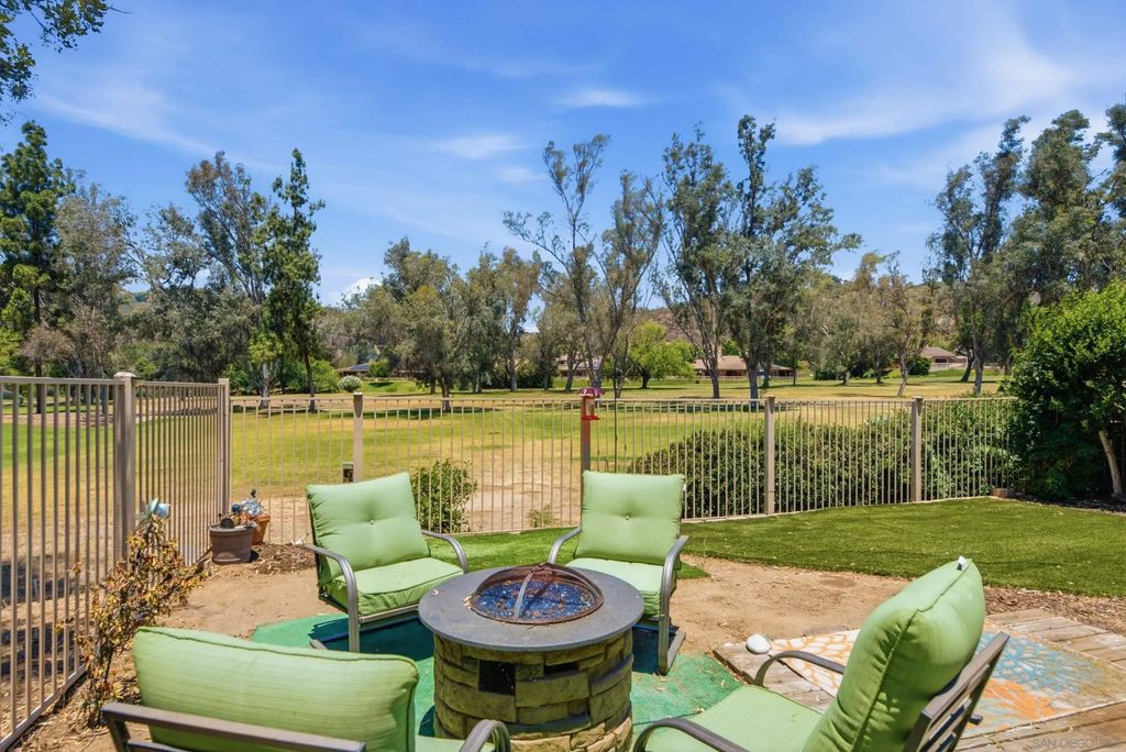 29402 Circle R Greens Dr, Escondido