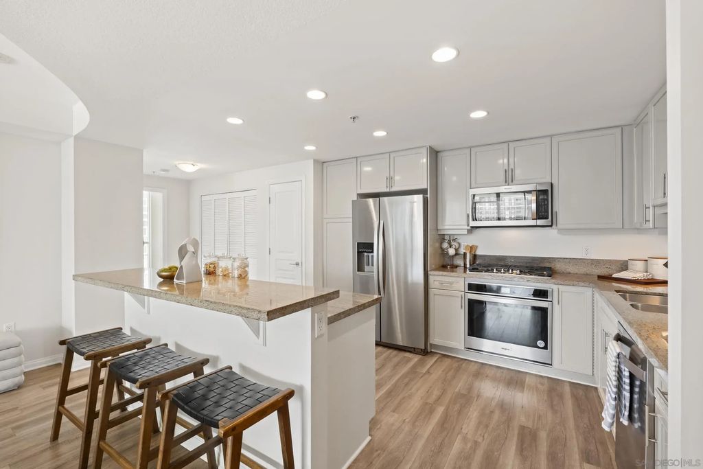 510 1st Ave 805, Downtown (DT)