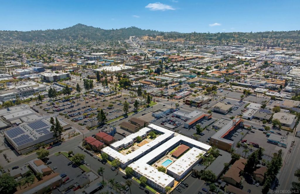 444-60 Graves Avenue, El Cajon