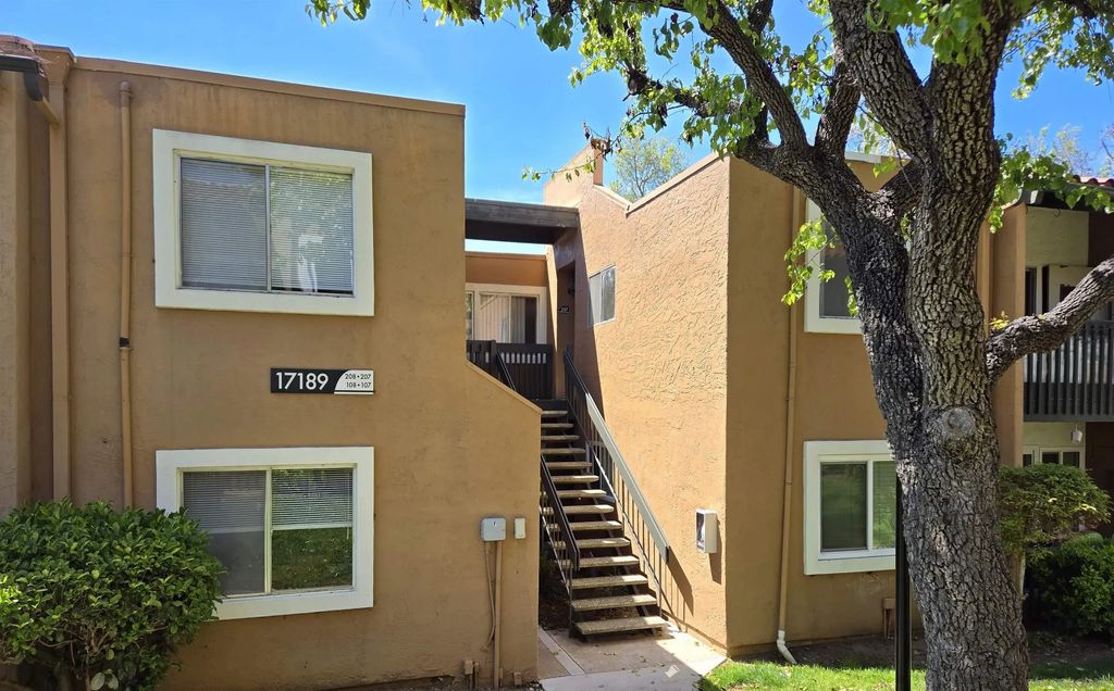 17189 W Bernardo Dr 208, RANCHO BERNARDO