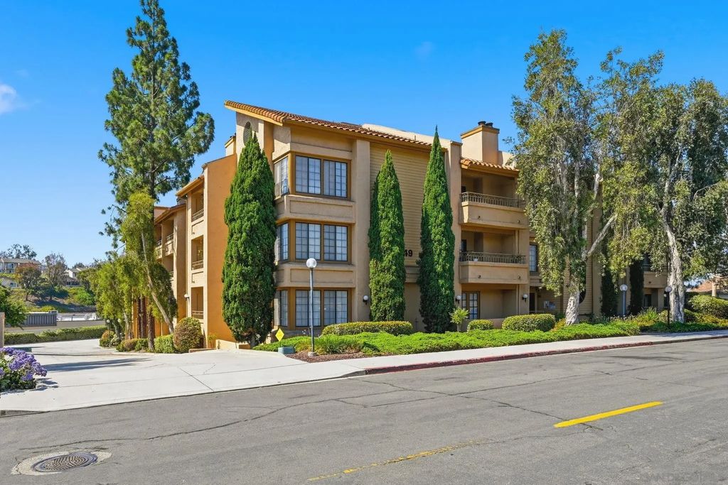 5649 Lake Park 301, La Mesa