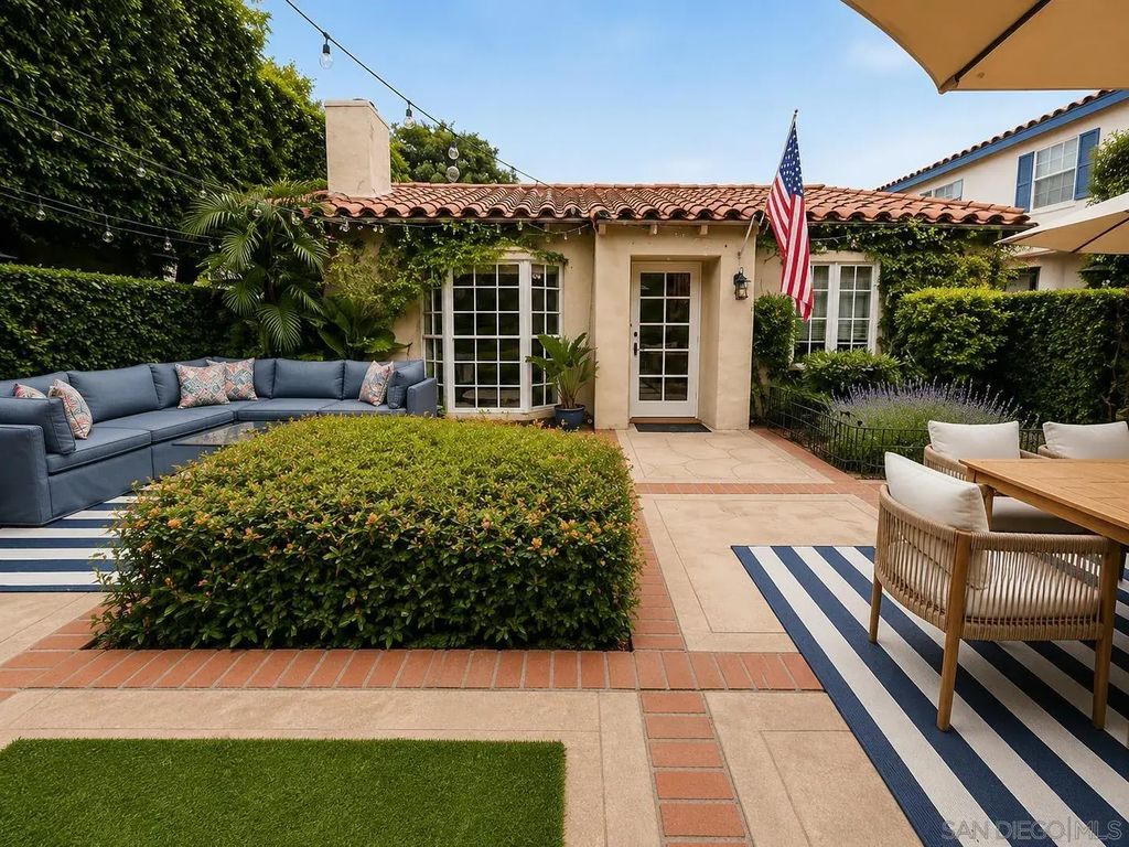 950-958 B Avenue, Coronado